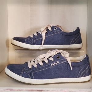 Taos Women’s Star Sneakers Size 9.5